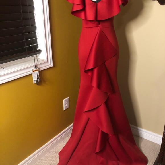 Red Formal Dress with Back detail and Billow Sleeves. Perfect for the New Year😉 - Picture 7 of 10